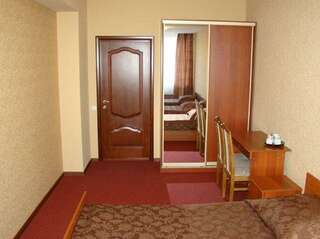 Гостиница Зори Нижний Новгород Номер эконом с 3 односпальными кроватями-6